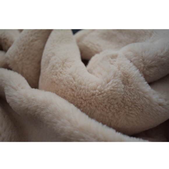 Faux fur infinity scarf in cream color NEW - Picture 2 of 5